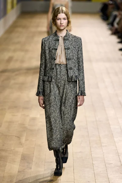 Look 19